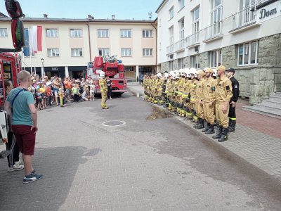 ćwiczenia podczas Dnia Strażaka